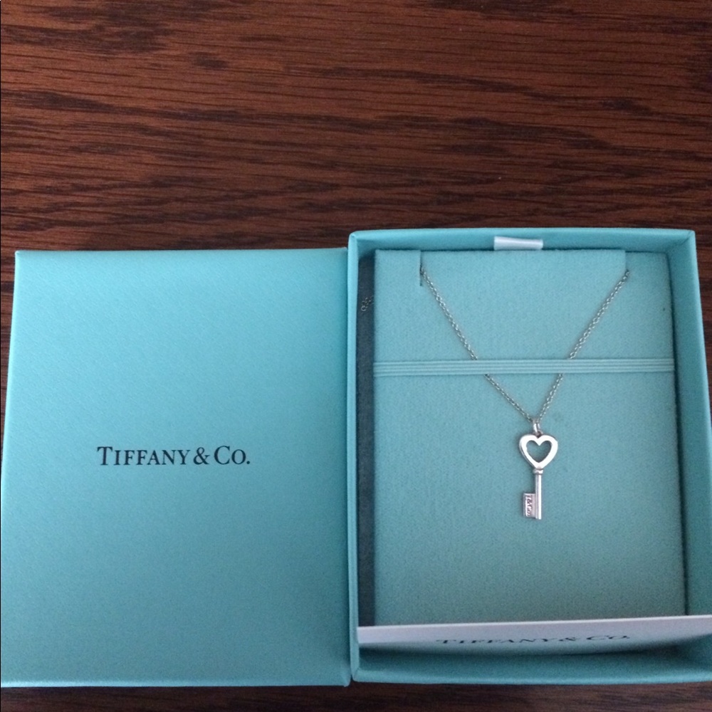Beautiful sterling silver Tiffany key necklace.